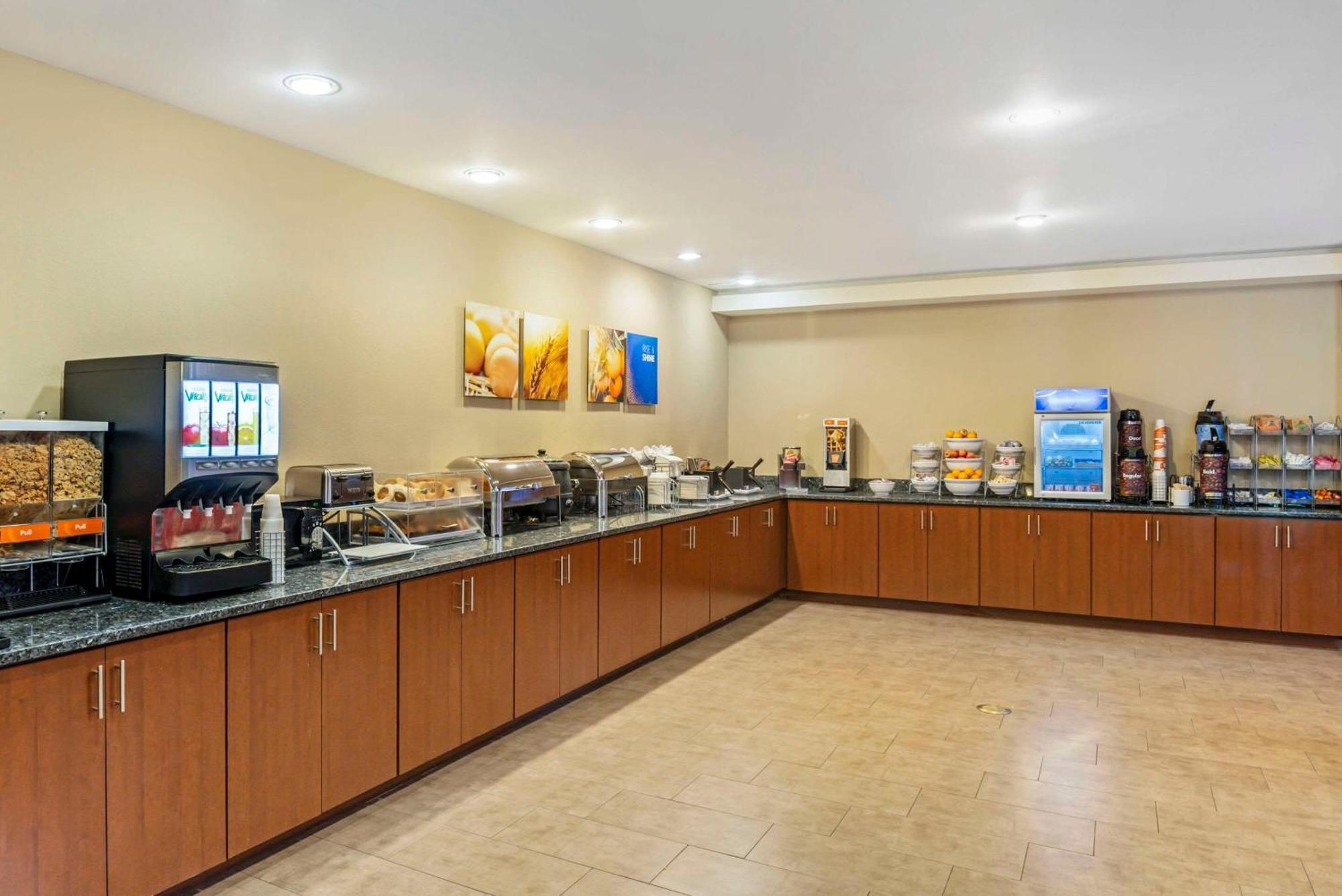 Comfort Suites At Virginia Center Commons Glen Allen Exterior photo